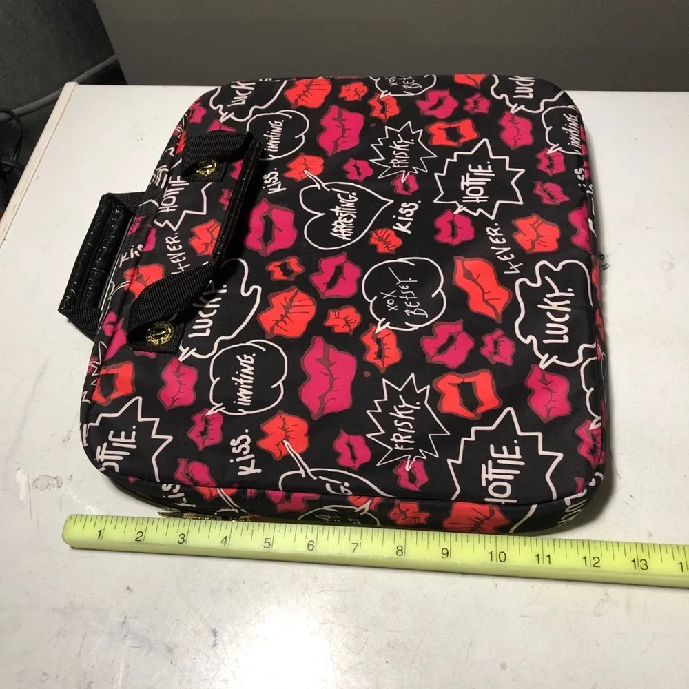 Betsey Johnson Betseyville Laptop Bag Kissing Lips Black Background Zipper